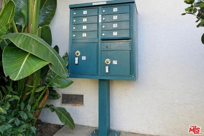 Building Photo - 2041 Euclid St