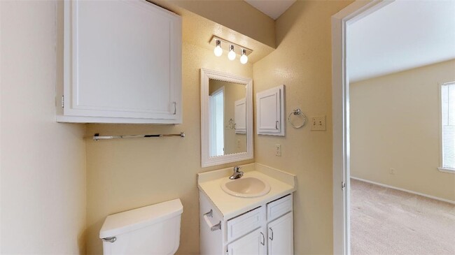 Building Photo - 305 Manuel Dr