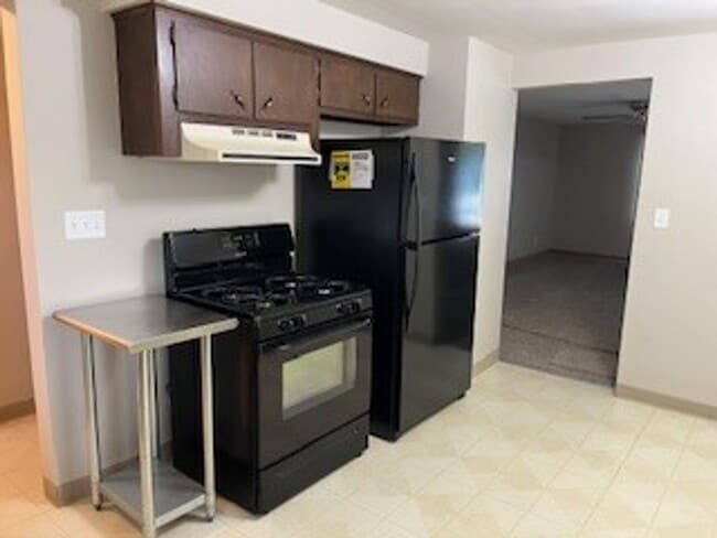 Building Photo - Charming 3 Bedroom, 1.5 Bath Home on the South Side of Kenosha