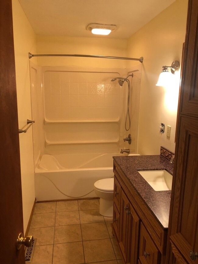 Building Photo - Beautiful Spacious Home