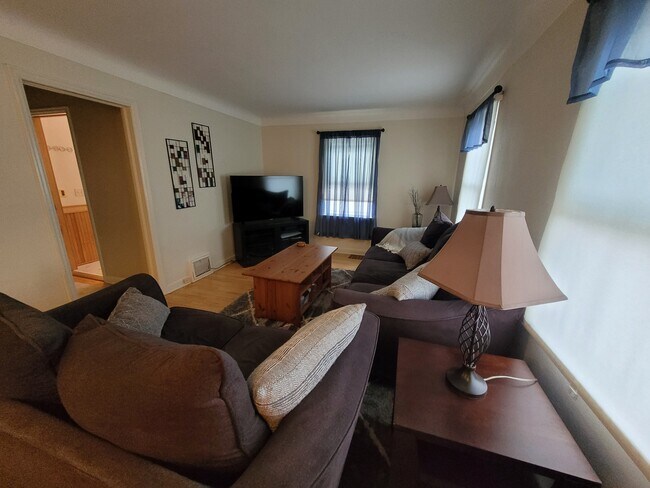 Building Photo - 1882 Sheridan Ave