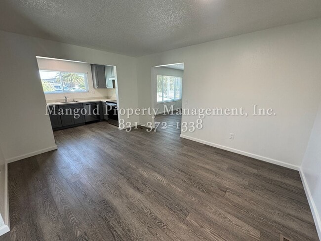 Building Photo - Beautifully Updated 3-Bedroom Home with Sp...