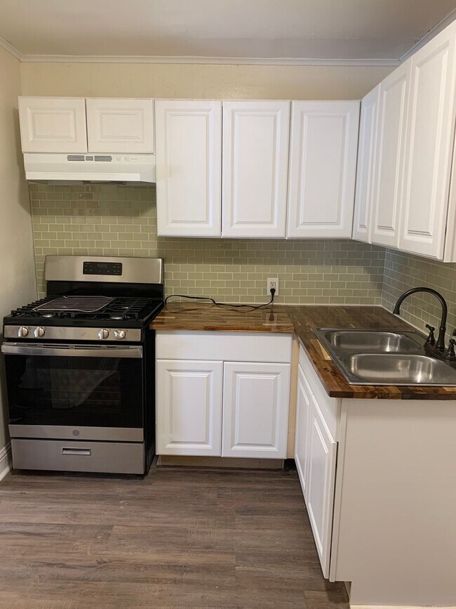 Building Photo - 1068 Blanchard Pl