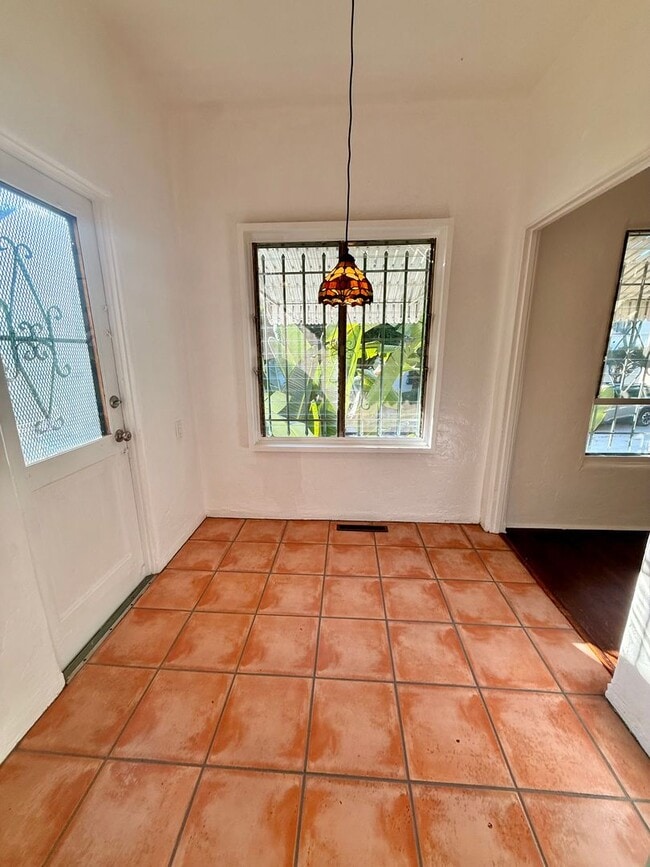 Building Photo - 2166 Beachwood Terrace