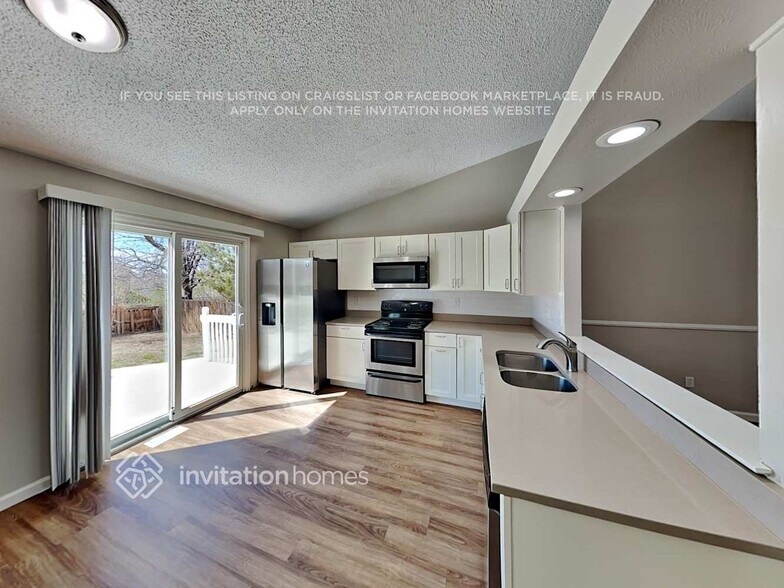 Building Photo - 4861 S Dunkirk Way