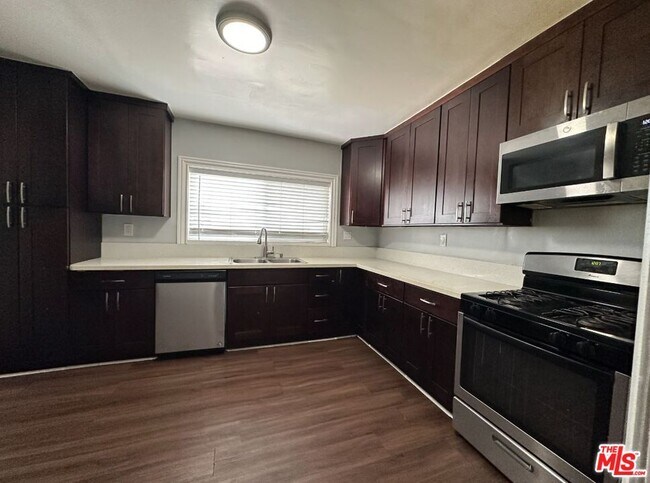 Building Photo - 1162 N St Andrews Pl
