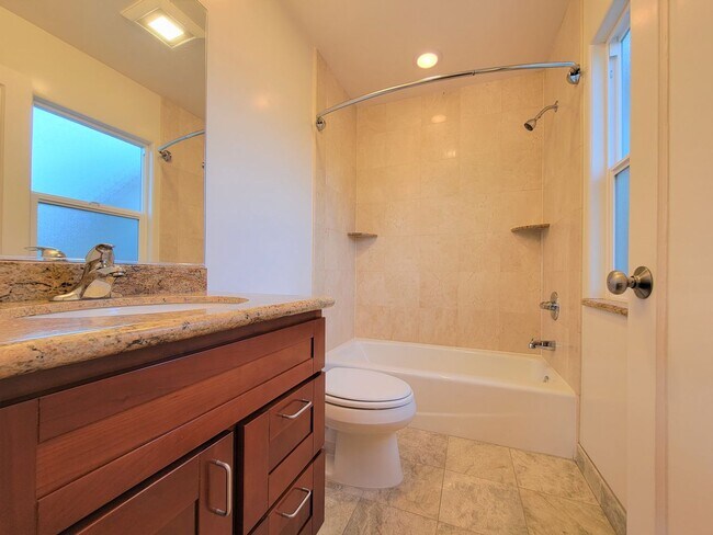 Building Photo - Updated Home in Palo Alto Available with Air Conditioning
