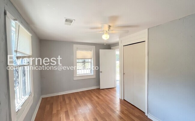 Building Photo - 2028 Powderly Ave SW