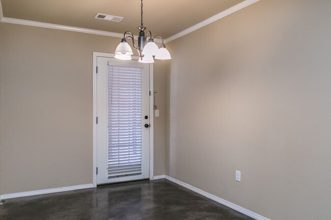 Building Photo - Three bedroom townhome in Tradewinds