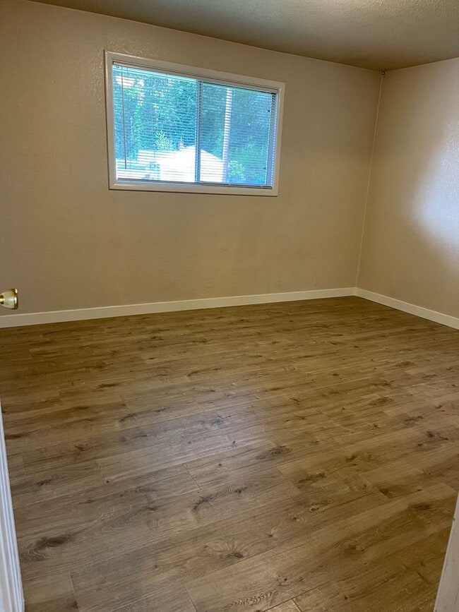 Building Photo - 2 Bdrm, 1 bath, 832sf home in Spanaway