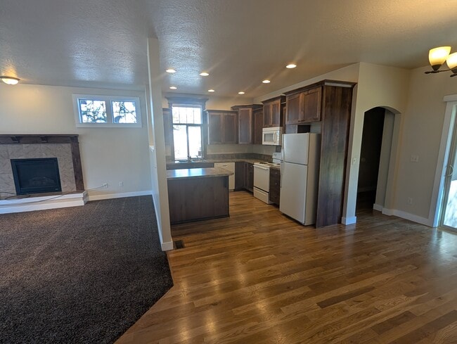 Building Photo - 400 S Curtis Rd