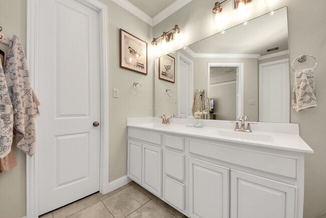 Building Photo - 6703 Sandia Crest St