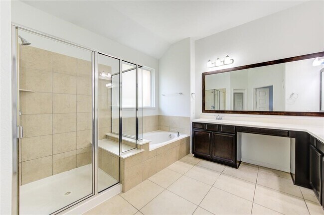 Building Photo - 2943 Shadowbrook Chase Ln