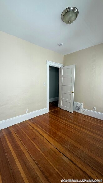 Building Photo - 86 Conwell Ave