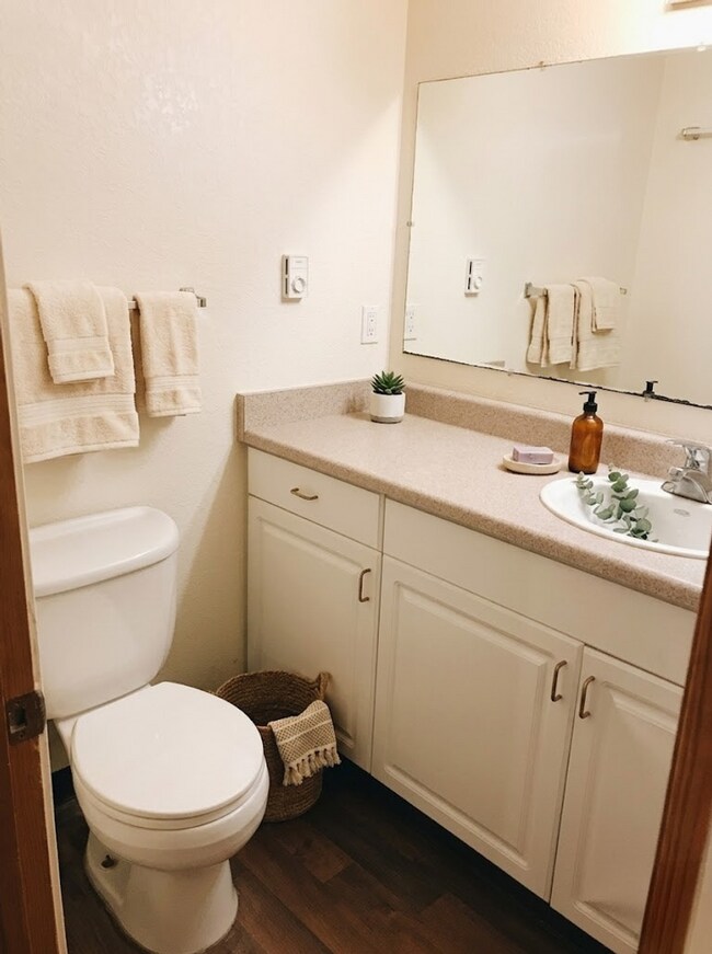 Building Photo - Spacious 1BR w/ Off-Street Parking | Quiet 4-Unit Building + Pet Friendly