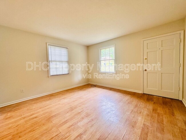 Building Photo - 1235 Kings Mountain Ct
