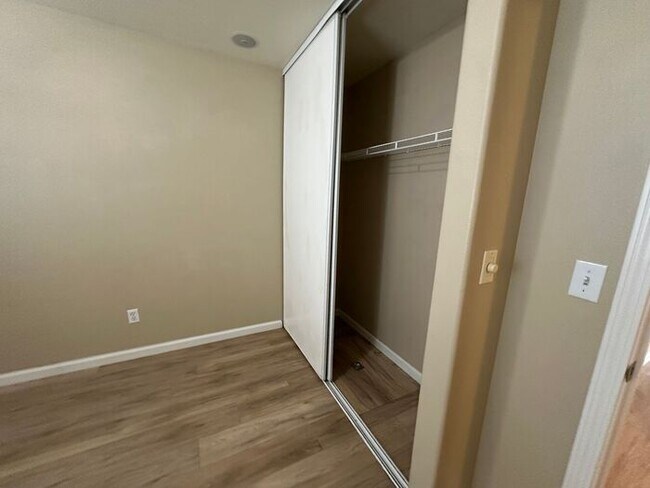 Building Photo - 7465 Hinton Dr