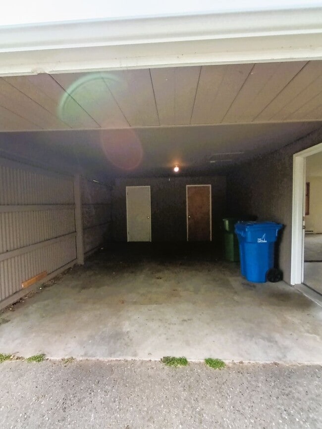 Building Photo - 50 SE Pasek St