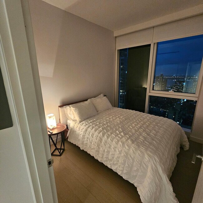 Building Photo - 1626 Broadway-SI ID1461706P