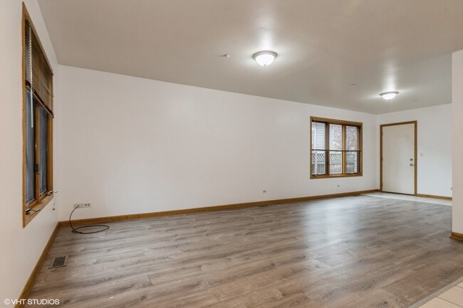 Building Photo - 557 Skokie Ave