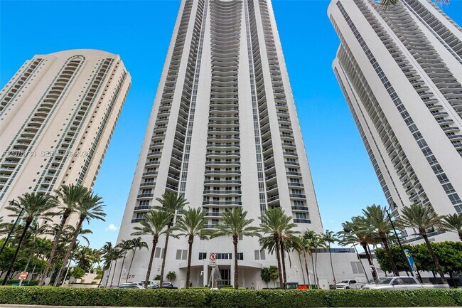 Building Photo - 16001 Collins Ave