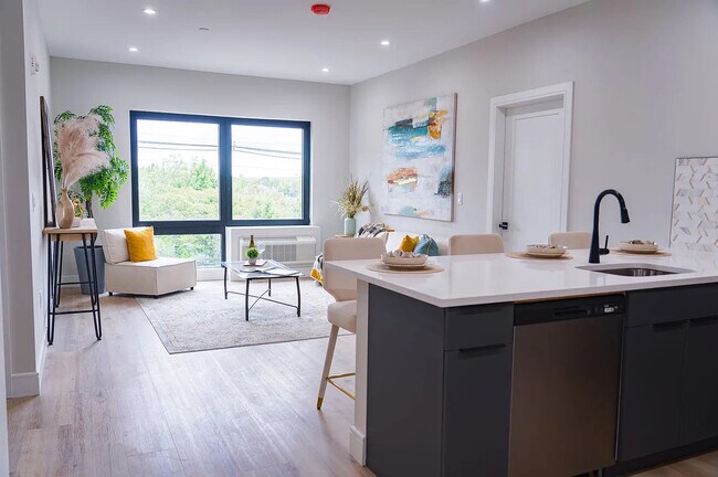 Building Photo - HELIO