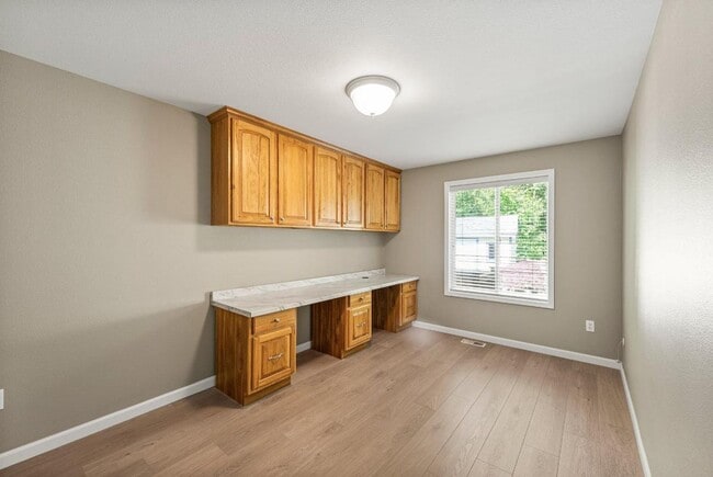 Building Photo - Spacious Sunrise Home for Rent in Puyallup...