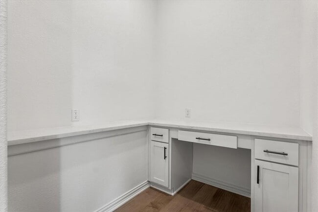 Building Photo - 1429 Cole Ests Dr