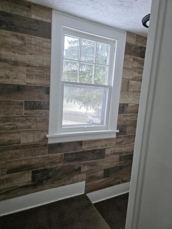 Building Photo - 1028 Clearview St NW