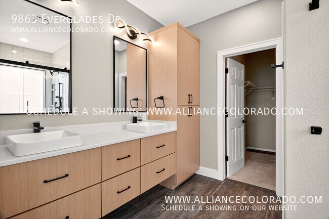 Building Photo - 9863 Everglades Dr