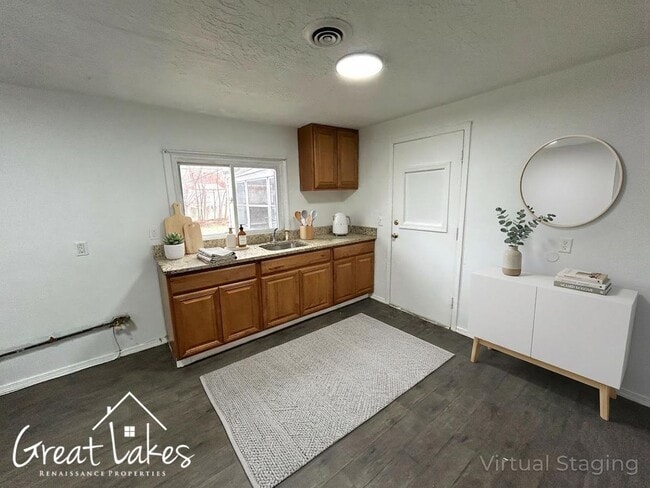 Building Photo - Beautiful 2 Bedroom 1 Bathroom now available for rent!