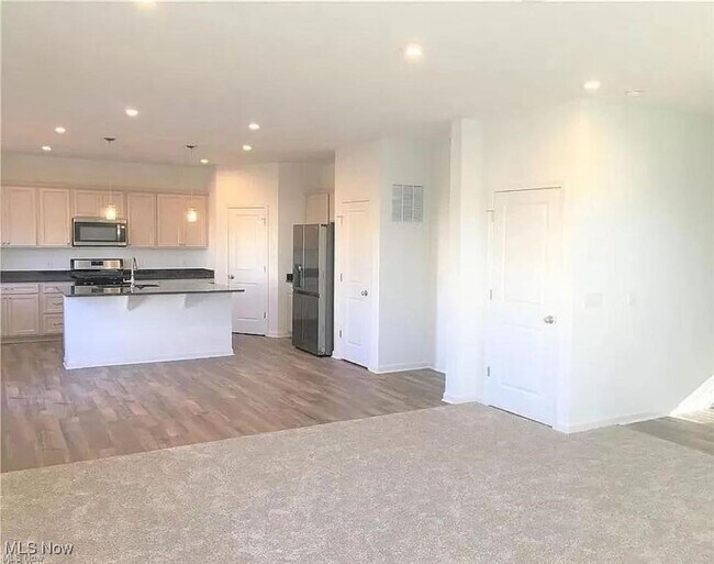 Building Photo - 63 Woodhull Cir