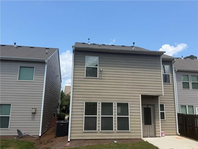 Building Photo - 4615 Woodbine Way