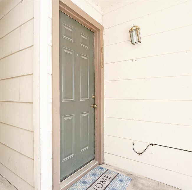 Building Photo - 2626 Holly Hall St