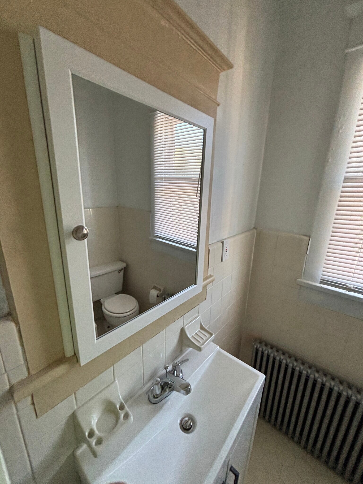 Bath - 571 N East Ave