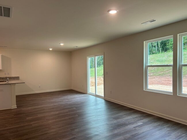 Building Photo - Like NEW 2-story 4 bedroom 2.5 bath Home in the Windcrest Acres Community in Asheboro w/ 1 car-ga...