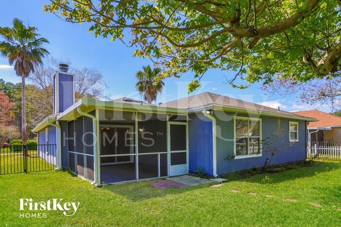 Building Photo - 321 Southlake Dr