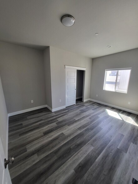 Building Photo - 2760 8th Ave