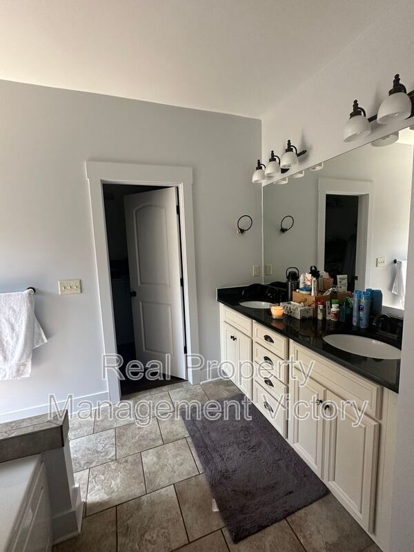 Building Photo - 1089 Garnet Dr