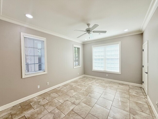 Building Photo - Downtown Pensacola Condo