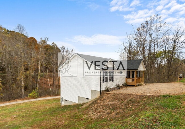 Building Photo - 16 Meadows Town Rd