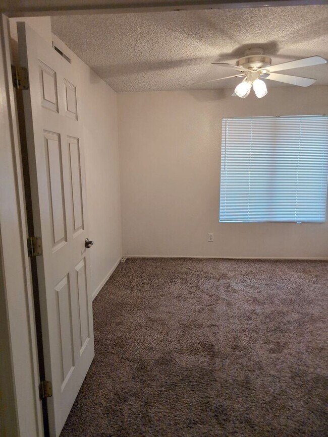 Building Photo - 73 S Cypress Ct