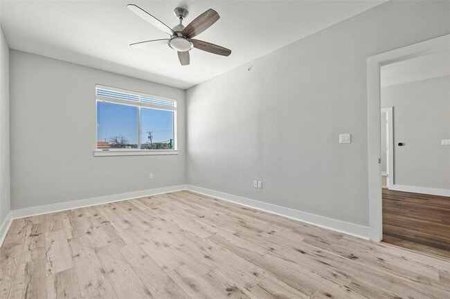 Building Photo - 3114 S Congress Ave