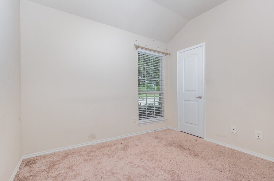 Building Photo - 9012 Cross Oaks Ranch Blvd