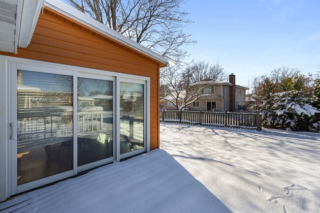 Building Photo - 120 S Staffire Dr