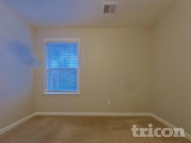 Building Photo - 318 Lanyard Ln