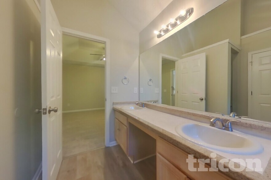 Building Photo - 1101 Tuscany Cir SW