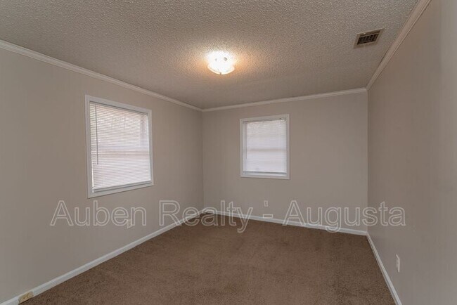 Building Photo - 2165 1/2 Telfair Street