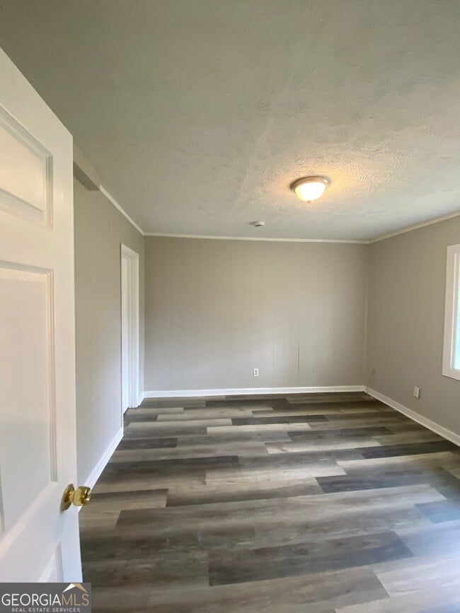 Building Photo - 6501 Elsie St