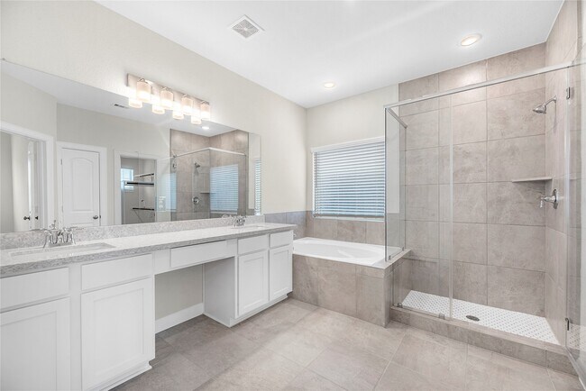 Building Photo - 11908 Briarwood Hill Way